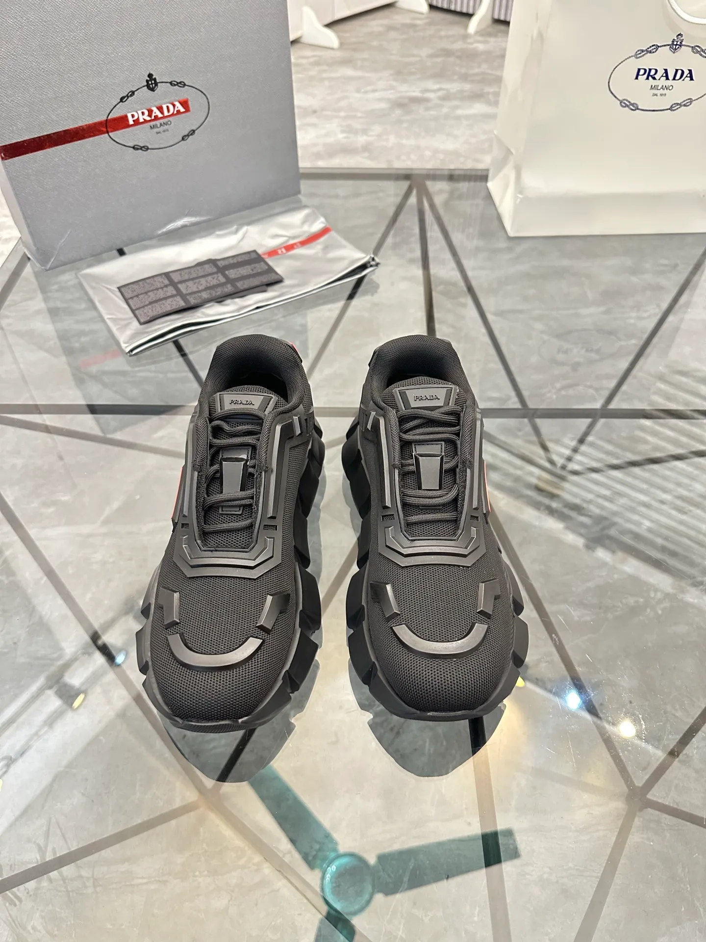 Men's shoes for sale 💰: 💰P580¥ High-end top quality Product trademark: Prada *"Prada*" low-top casual shoes Regular size: 38-45 (can be customized to 46) Product materials: imported breathable fly weave upper, professional glue-making process, breathable lining, cowhide foot pads, original ultra-light foam outsole. No.: 001